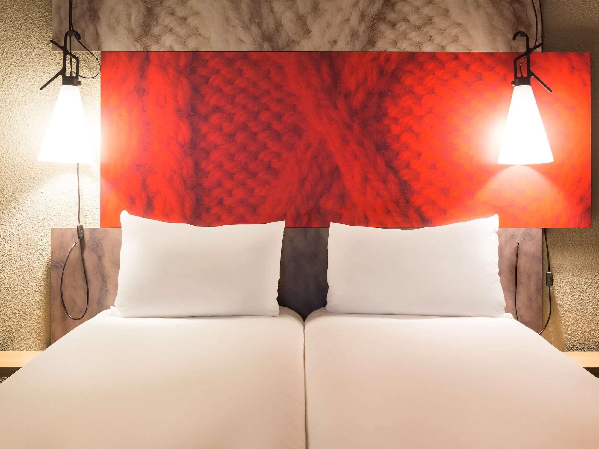 Отель Ibis Liege Centre Opera Экстерьер фото