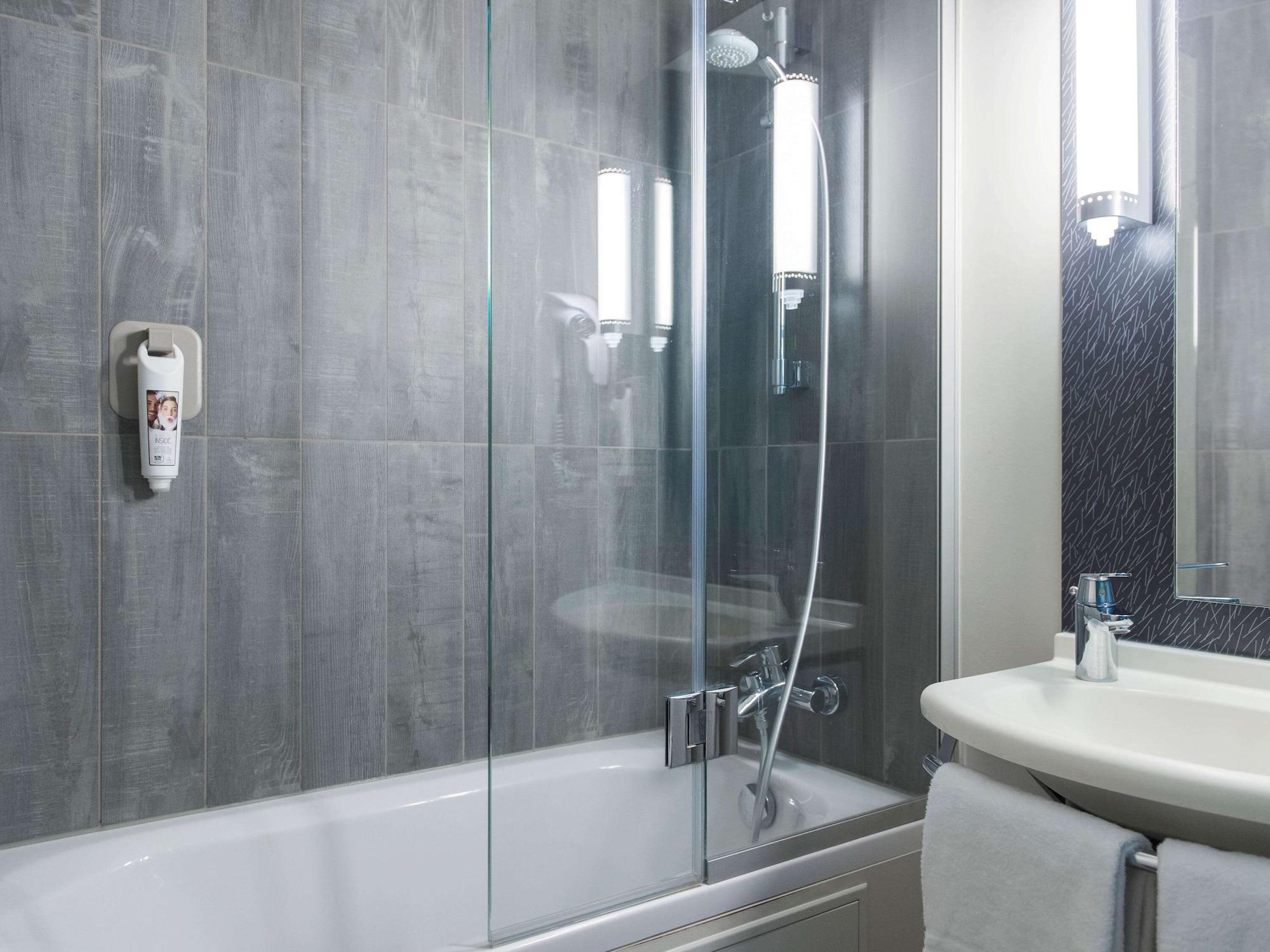 Отель Ibis Liege Centre Opera Экстерьер фото