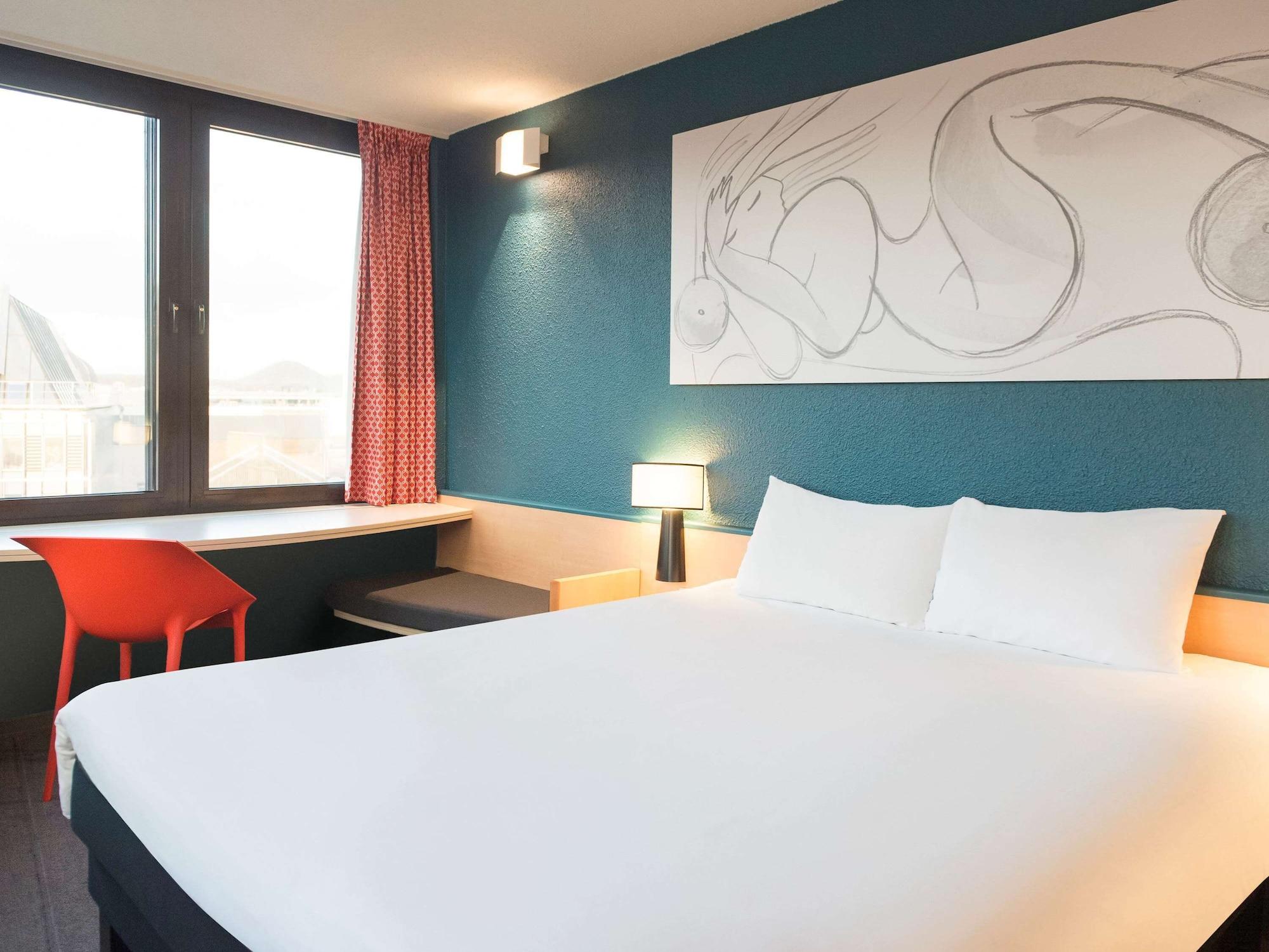Отель Ibis Liege Centre Opera Экстерьер фото