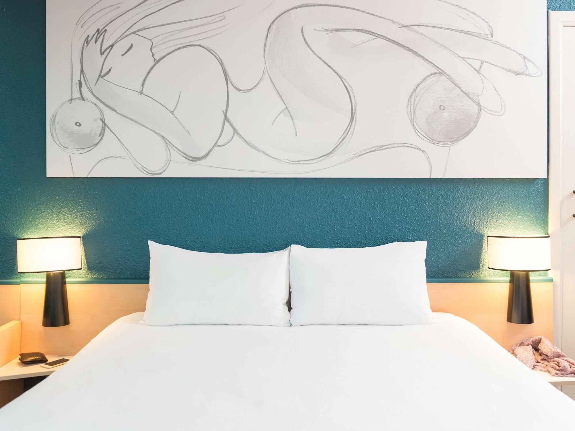 Отель Ibis Liege Centre Opera Экстерьер фото