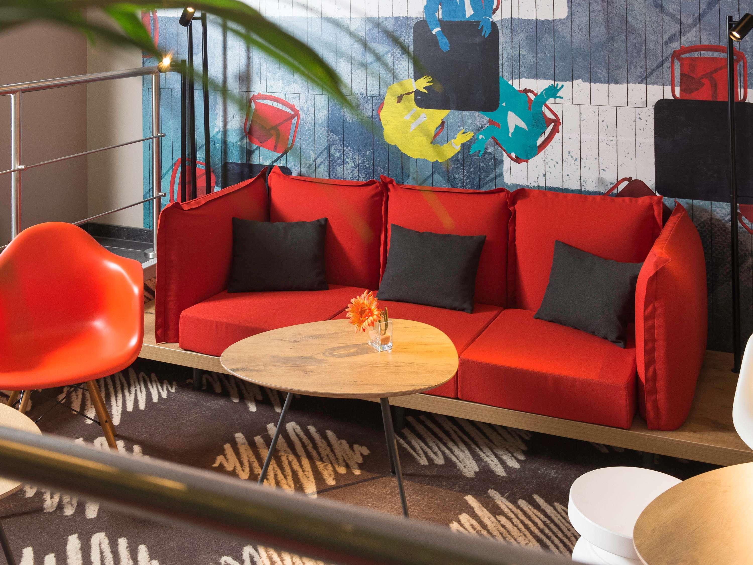 Отель Ibis Liege Centre Opera Экстерьер фото