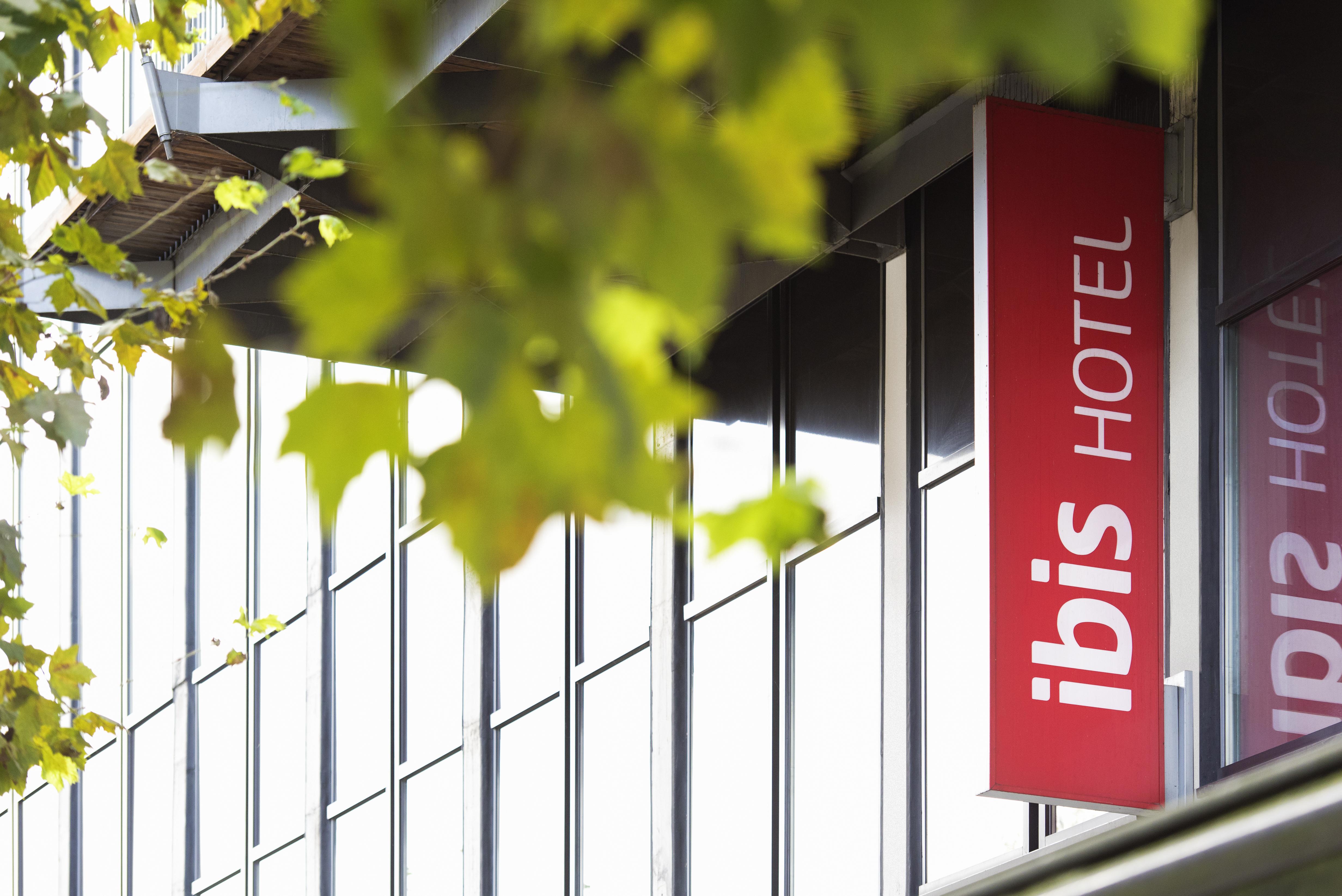 Отель Ibis Liege Centre Opera Экстерьер фото