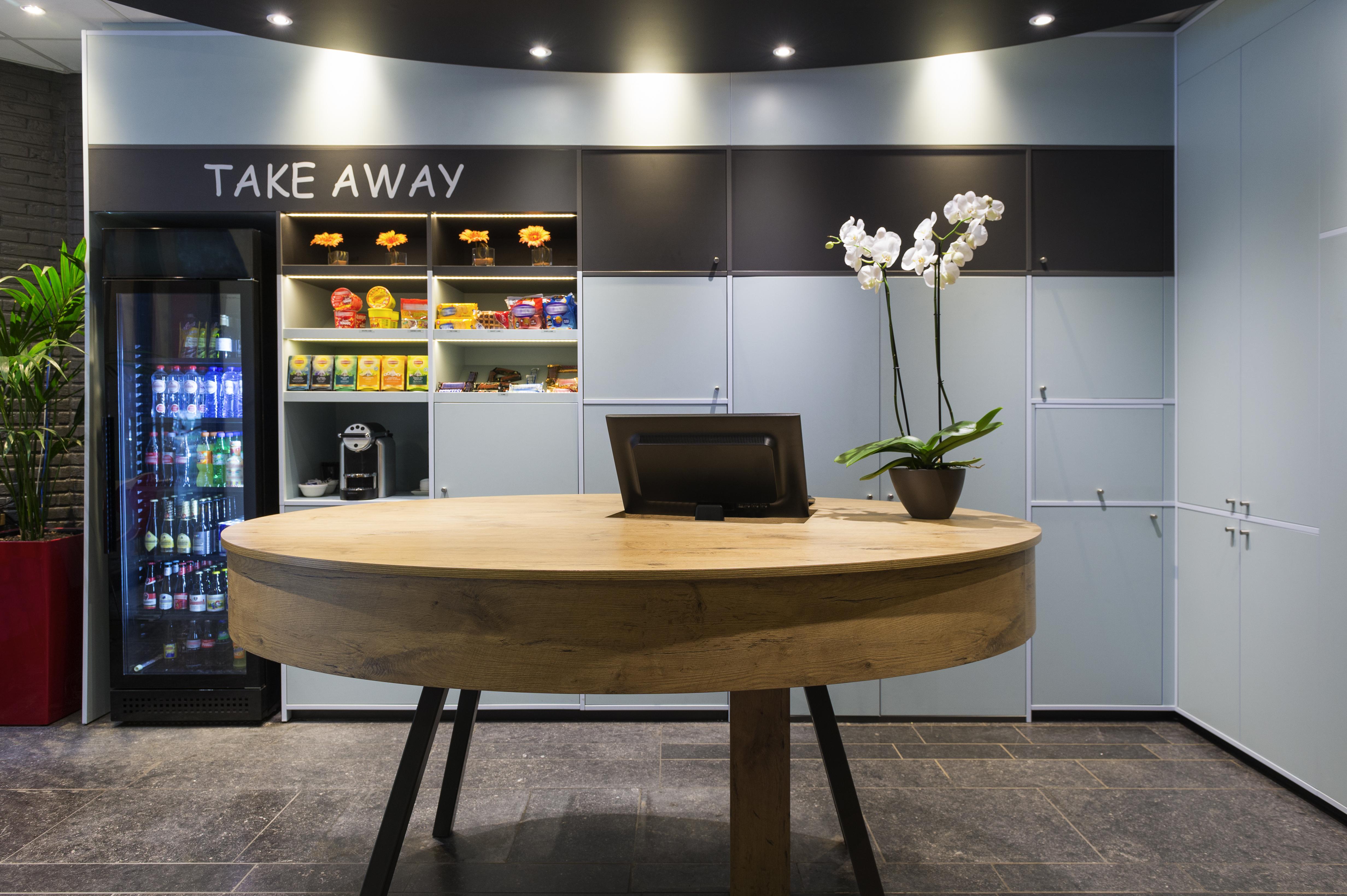 Отель Ibis Liege Centre Opera Экстерьер фото
