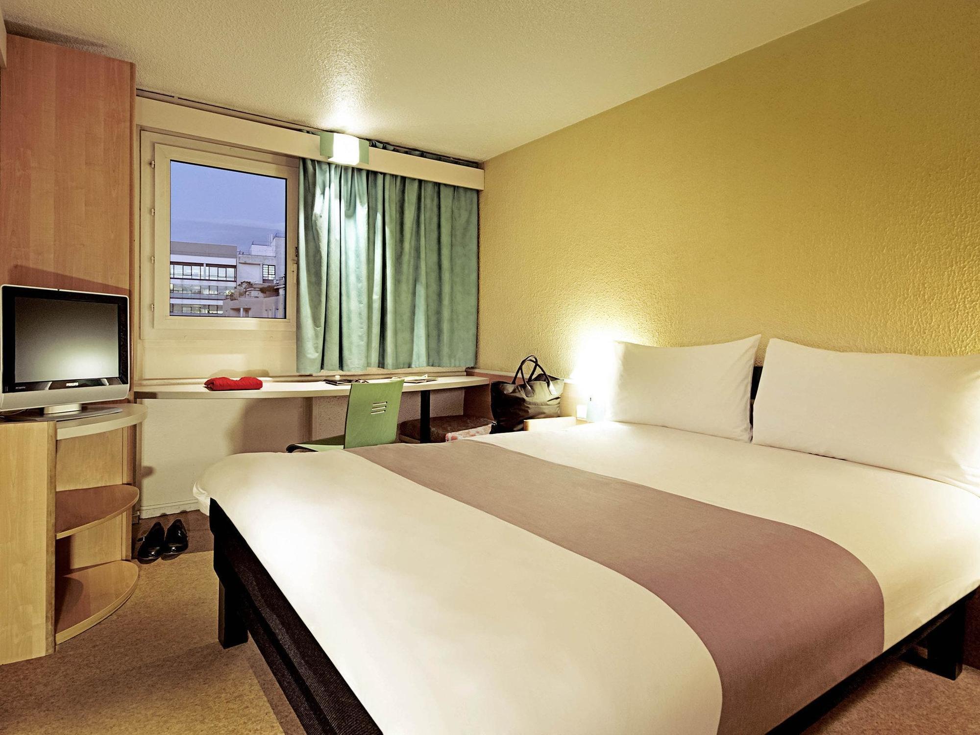 Отель Ibis Liege Centre Opera Экстерьер фото