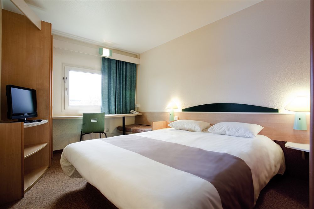 Отель Ibis Liege Centre Opera Экстерьер фото
