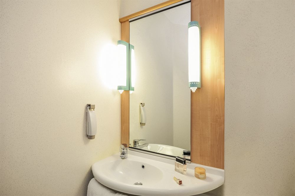Отель Ibis Liege Centre Opera Экстерьер фото