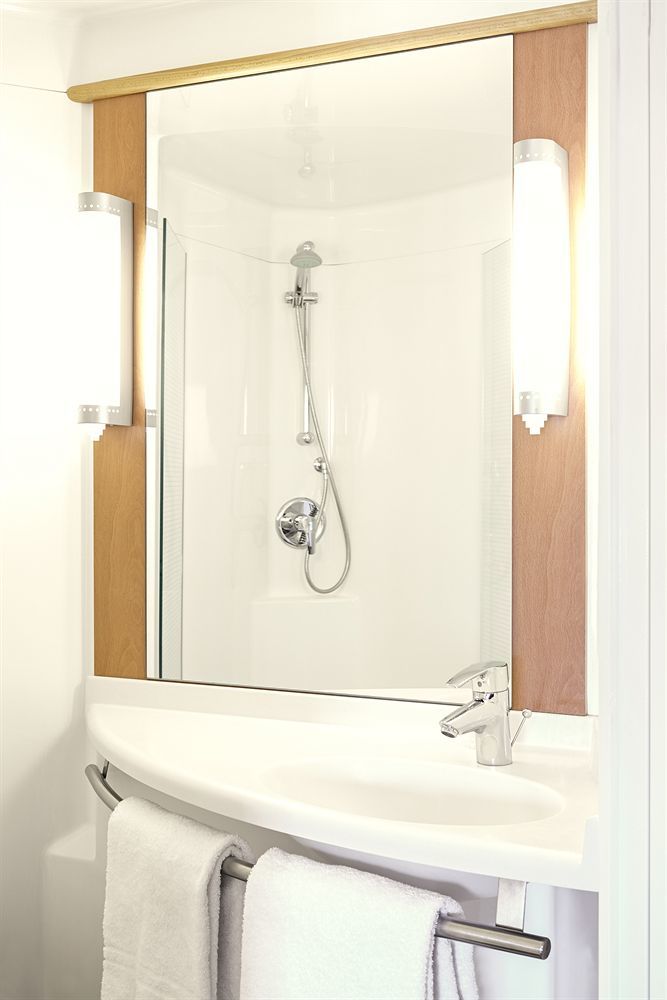 Отель Ibis Liege Centre Opera Экстерьер фото