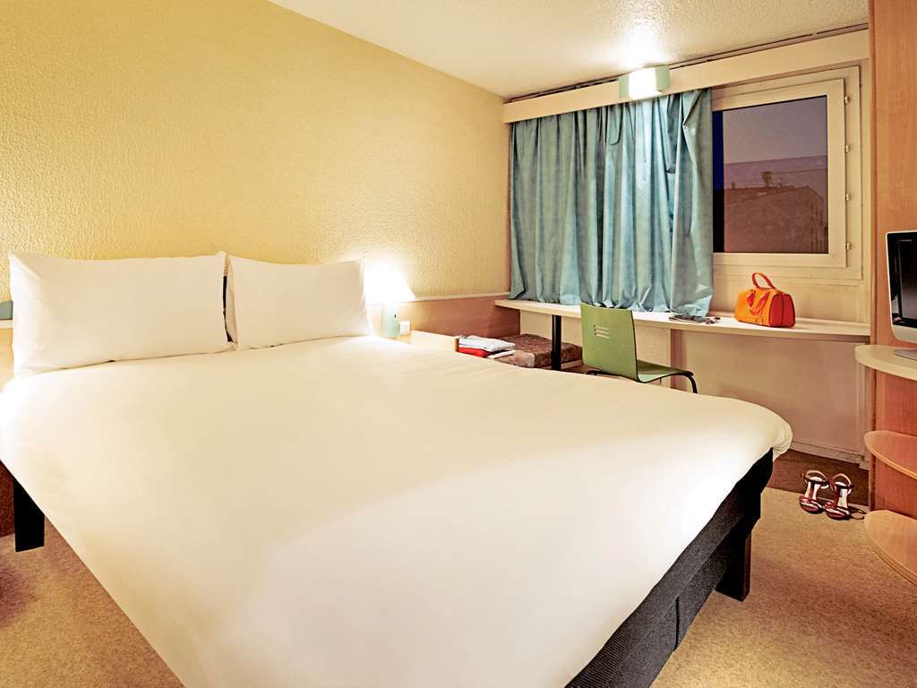 Отель Ibis Liege Centre Opera Экстерьер фото